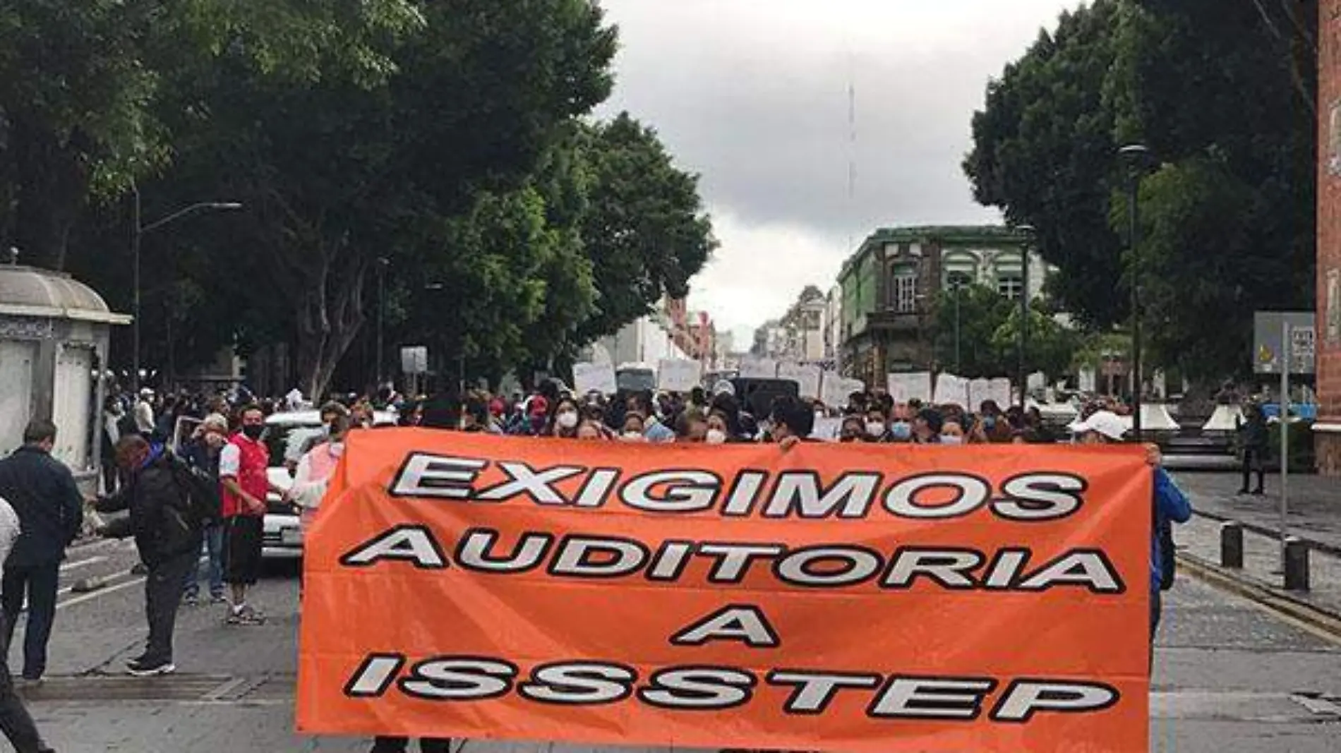 DOCENTES PROTESTAN AUDITORIA AL ISSSTEP 